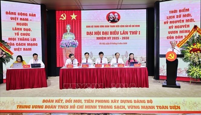 Đồng chí Đỗ Văn Chiến, Ủy viên Bộ Chính trị, Bí thư Trung ương Đảng, Bí thư Đảng ủy Mặt trận Tổ quốc, các đoàn thể Trung ương, Chủ tịch Ủy ban Trung ương Mặt trận Tổ quốc Việt Nam phát biểu chỉ đạo Đại hội. Ảnh: Minh Đức – TTXVN