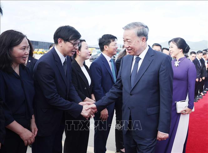 Lễ tiễn Tổng Bí thư Tô Lâm và Phu nhân tại sân bay quốc tế Gimhae, thành phố Busan, Hàn Quốc. Ảnh: Thống Nhất - TTXVN