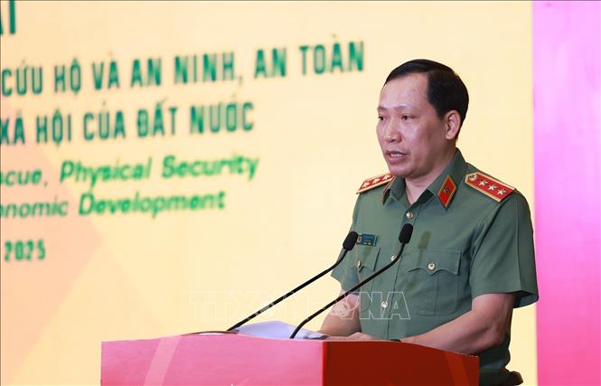 Thượng tướng Lê Văn Tuyến, Thứ trưởng Bộ Công an phát biểu khai mạc Diễn đàn. Ảnh: Dương Giang-TTXVN 
