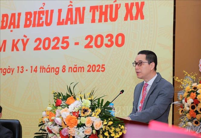 PGS. TS Tạ Minh Tuấn, Phó Bí thư Đảng uỷ, Phó Chủ tịch Viện Hàn lâm Khoa học xã hội Việt Nam báo cáo kết quả kỳ họp thứ nhất BCH Đảng bộ nhiệm kỳ 2025 -2030 và kết quả bầu Ban Thường vụ Đảng ủy Viện, sáng 14/8. Ảnh: Hoàng Hiếu - TTXVN