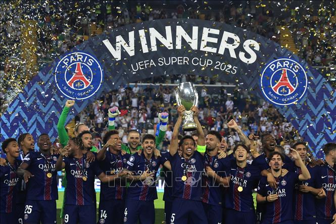 Paris Saint-Germain đăng quang ngôi vô địch Siêu Cúp châu Âu ngày 13/8/2025. Ảnh: Anadolu Agency/TTXVN
