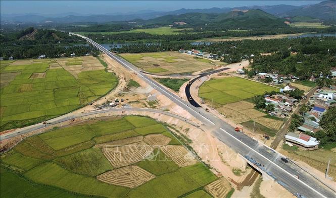 Tuyến cao tốc Hoài Nhơn - Quy Nhơn. Ảnh: Quốc Khánh - TTXVN