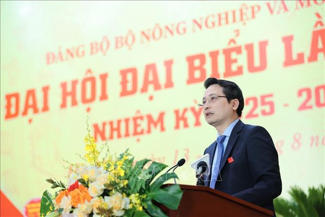Đồng chí Phan Tuấn Hùng, Bí thư chi bộ, Vụ trưởng Vụ pháp chế trình bày tham luận tại Đại hội. Ảnh: Lê Đông - TTXVN