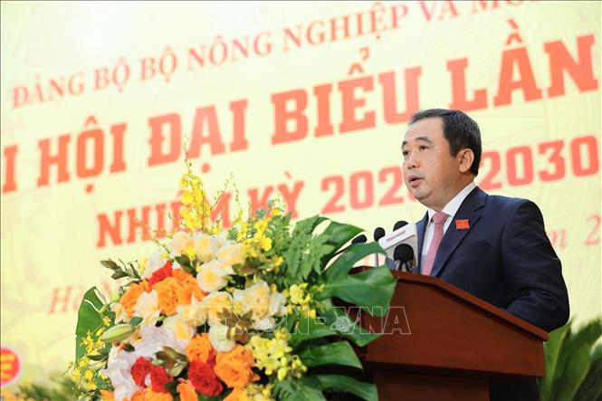 Đồng chí Trần Đức Thắng, Uỷ viên Trung ương Đảng, Uỷ viên BCH Đảng bộ Chính phủ, Bí thư Đảng uỷ, quyền Bộ trưởng Bộ Nông nghiệp và Môi trường phát biểu khai mạc Đại hội. Ảnh: Lê Đông - TTXVN