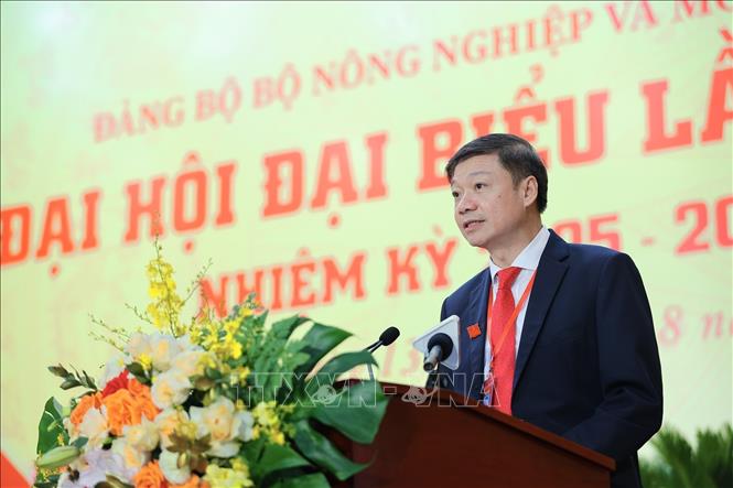 Đồng chí Trần Quang Bảo, Ủy viên BCH Đảng bộ, Bí thư Đảng ủy, Cục trưởng Cục Lâm nghiệp và Kiểm lâm trình bày tham luận tại Đại hội. Ảnh: Lê Đông - TTXVN