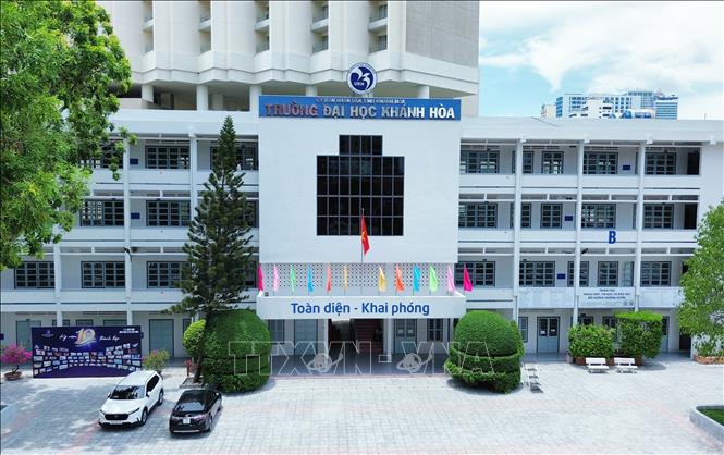 Trường Đại học Khánh Hòa (phường Nha Trang) là một trong những cơ sở giáo dục đại học trọng điểm, đào tạo nguồn nhân lực đa ngành, đa lĩnh vực cho khu vực Nam Trung Bộ. Ảnh: Nguyễn Thành – TTXVN