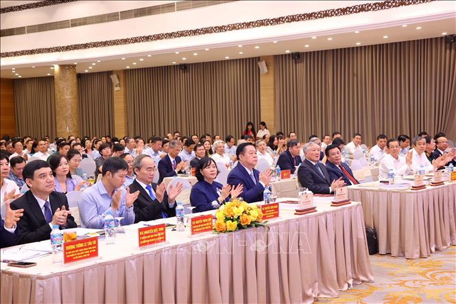 Các đại biểu dự hội thảo 