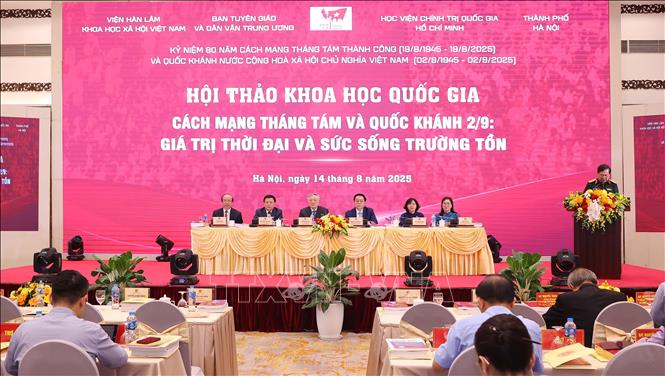 Các đại biểu chủ trì hội thảo. Ảnh:Văn Điệp - TTXVN
