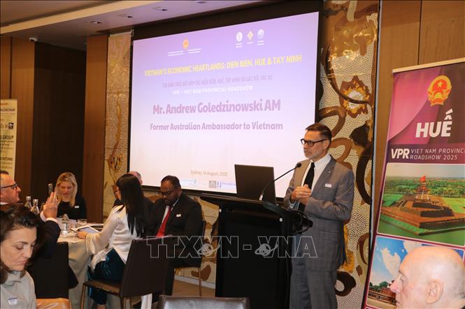 Cựu Đại sứ Australia tại Việt Nam, ông Andrew Goledzinowski phát biểu tại tọa đàm (Ảnh: Thanh Tú - PV TTXVN tại Australia)
