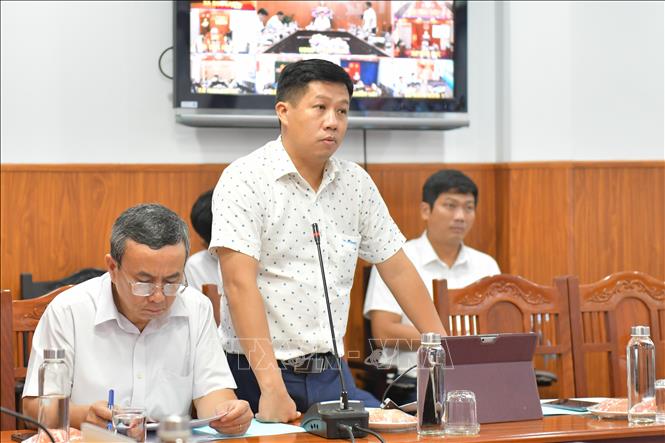 Đại diện Ban Quản lý dự án đầu tư xây dựng Long An (thuộc UBND tỉnh Tây Ninh) báo cáo công tác chuẩn bị triển khai dự án đường Vành đai 4 TP. Hồ Chí Minh đoạn qua địa bàn Tây Ninh. Ảnh: Bùi Giang - TTXVN