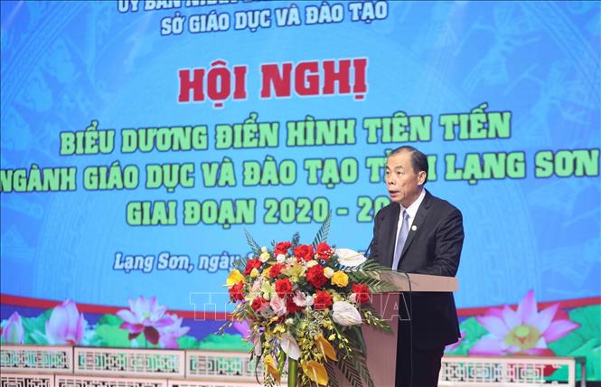 Giám đốc Sở Giáo dục và Đào tạo tỉnh Lạng Sơn Hoàng Quốc Tuấn phát biểu khai mạc Hội nghị. Ảnh: Anh Tuấn – TTXVN