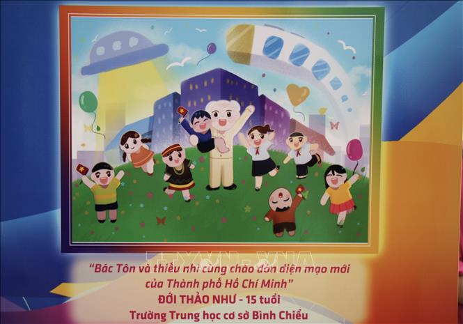 Tác phẩm “Bác Tôn và diện mạo mới của Thành phố Hồ Chí Minh” của thí sinh hí sinh Đới Thảo Như, học sinh lớp 9/3, trường Trung học cơ sở Bình Chiểu (phường Tam Bình) đoạt giải Nhất. Ảnh: Thu Hương - TTXVN