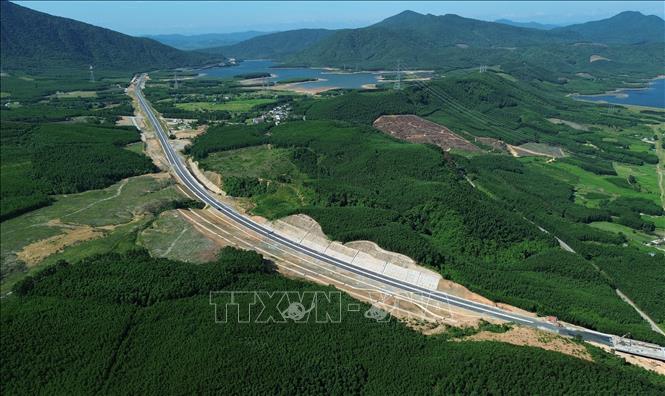 Cao tốc Vũng Áng - Bùng sẵn sàng thông tuyến vào dịp 19/8. Ảnh: Quốc Khánh - TTXVN