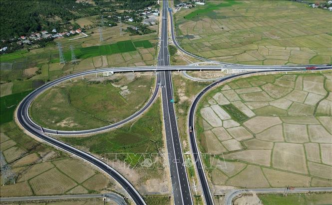 Một nút giao đã hoàn thiện trên cao tốc Vân Phong - Nha Trang. Ảnh: Quốc Khánh - TTXVNM