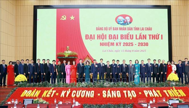Ban Chấp hành Đảng bộ UBND tỉnh Lai Châu nhiệm kỳ 2025-2030 ra mắt Đại hội. Ảnh: Quý Trung - TTXVN