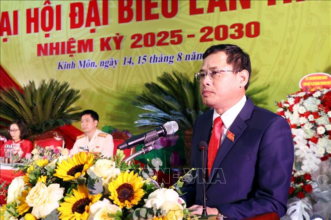 Bí thư Đảng ủy phường Kinh Môn Nguyễn Vỹ phát biểu khai mạc Đại hội. Ảnh: Mạnh Tú - TTXVN