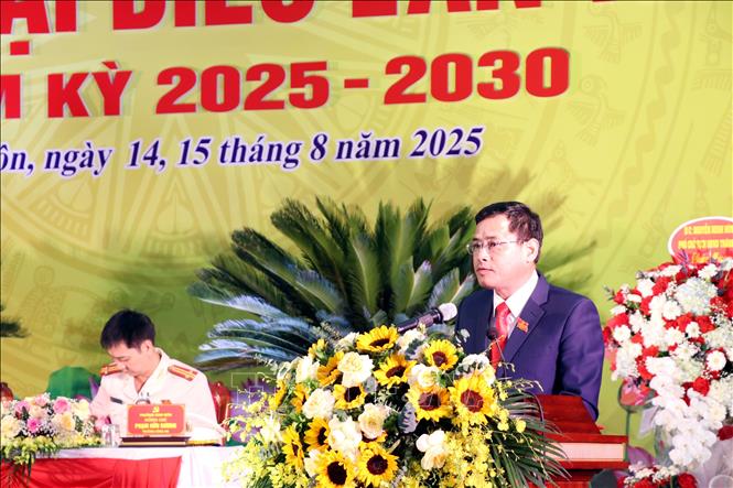 Bí thư Đảng ủy phường Kinh Môn Nguyễn Vỹ phát biểu khai mạc Đại hội. Ảnh: Mạnh Tú - TTXVN
