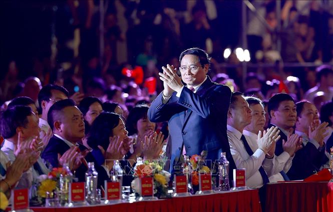 Thủ tướng Phạm Minh Chính dự Chương trình nghệ thuật đặc biệt “Hà Nội - từ mùa Thu lịch sử năm 1945”. Ảnh: Dương Giang-TTXVN 
