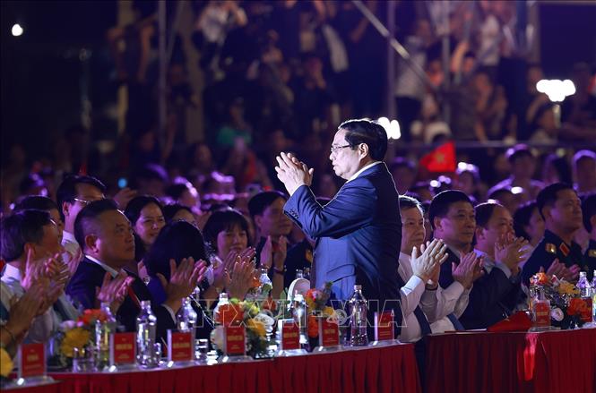 Thủ tướng Phạm Minh Chính dự Chương trình nghệ thuật đặc biệt “Hà Nội - từ mùa Thu lịch sử năm 1945”. Ảnh: Dương Giang-TTXVN 
