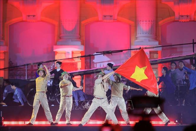 Chương trình tái hiện những khoảnh khắc hào hùng trong lịch sử dân tộc. Ảnh: Hoàng Hiếu - TTXVN