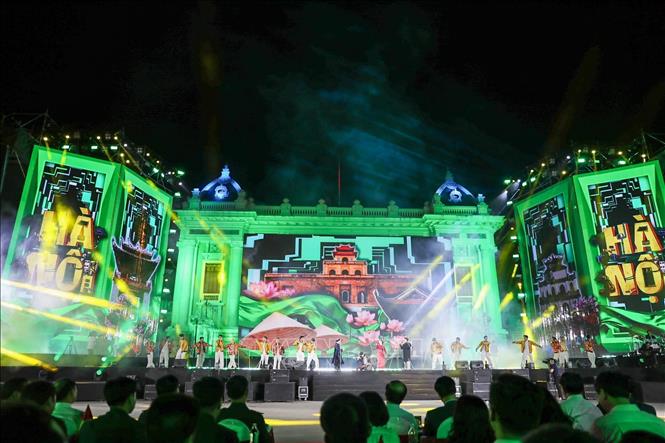 Tiết mục nghệ thuật tại Chương trình. Ảnh: Khánh Hoà - TTXVN