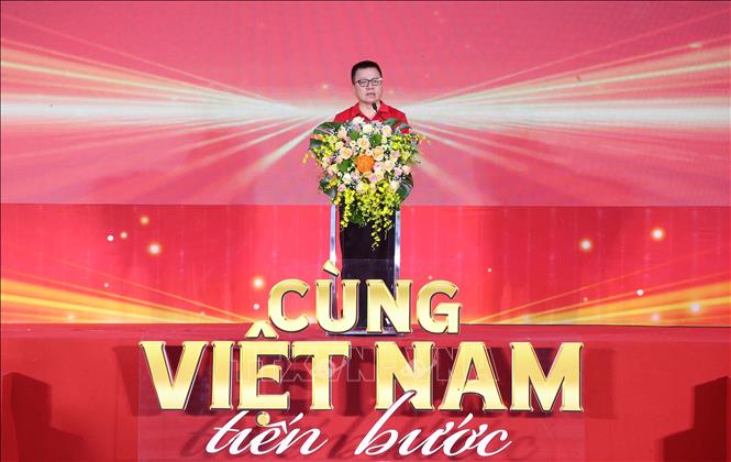 Đồng chí Lê Quốc Minh - Ủy viên Trung ương Đảng, Tổng Biên tập Báo Nhân Dân, Phó Trưởng Ban Tuyên giáo và Dân vận Trung ương, Chủ tịch Hội Nhà báo Việt Nam phát biểu khai mạc. Ảnh: Văn Điệp – TTXVN