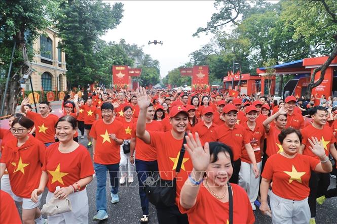 Người dân Thủ đô tham gia sự kiện đi bộ 
