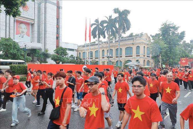 Người dân Thủ đô tham gia sự kiện đi bộ 