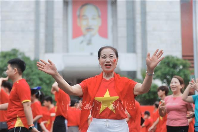 Người dân Thủ đô tham gia sự kiện đi bộ 
