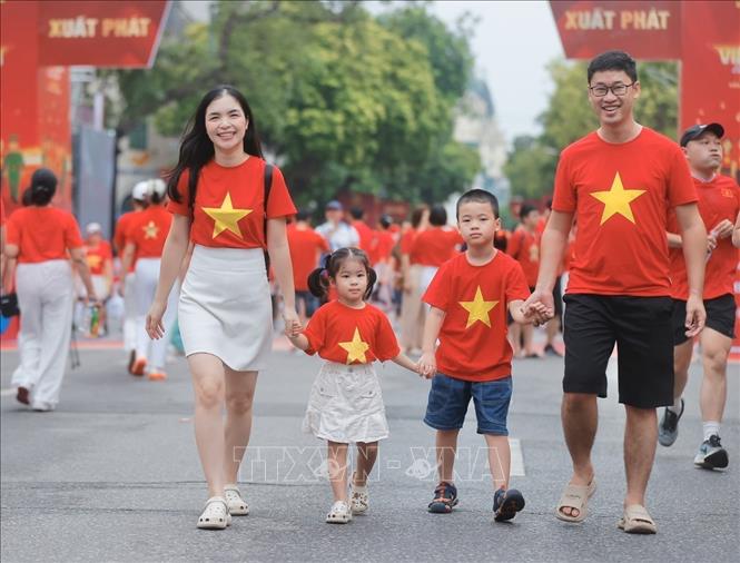 Người dân Thủ đô tham gia sự kiện đi bộ 