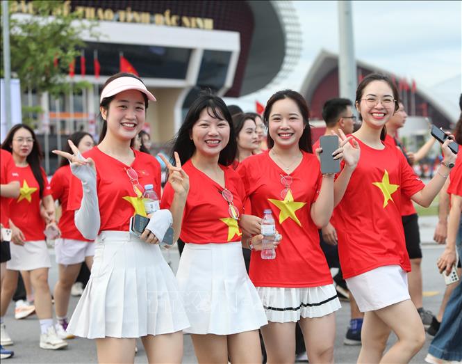 Các đại biểu tham gia đi bộ. Ảnh: Danh Lam -TTXVN 