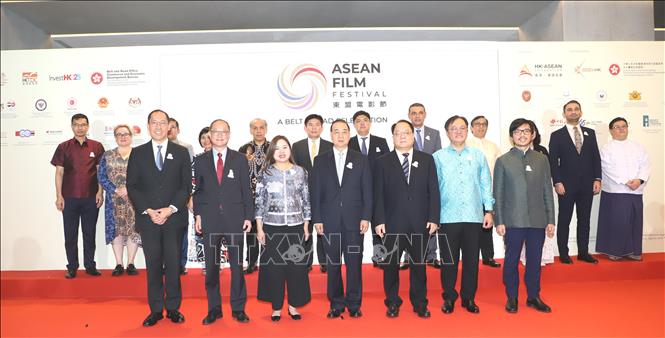 Đại diện Ban Tổ chức và Lãnh sự đoàn ASEAN tại lễ khai mạc.Ảnh: Xuân Vịnh-Phóng viên TTXVN tại Hong Kong