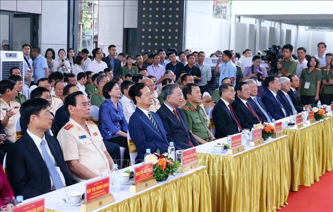Tổng Bí thư Tô Lâm cùng các đồng chí lãnh đạo, nguyên lãnh đạo Đảng, Nhà nước tham dự buổi lễ. Ảnh: Phạm Kiên - TTXVN