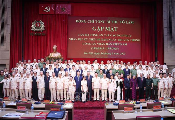 Tổng Bí thư Tô Lâm gặp mặt cán bộ Công an cấp cao nghỉ hưu. Ảnh: Thống Nhất - TTXVN