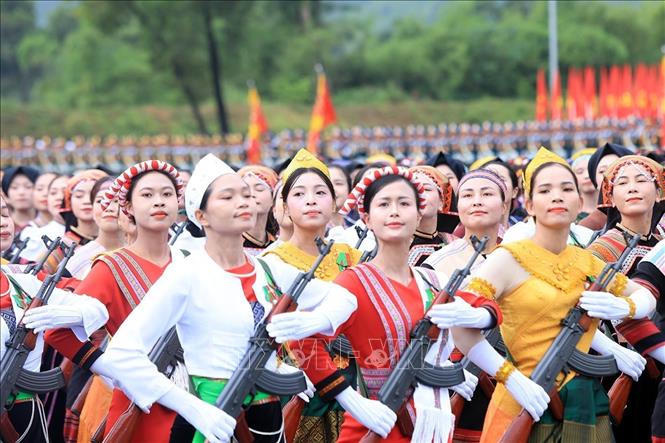 Khối nữ chiến sĩ đồng bào các dân tộc. Ảnh: Tuấn Anh - TTXVN