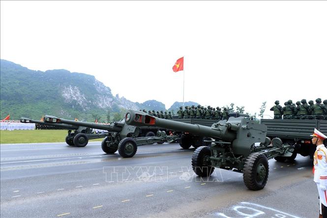 Màn diễu binh của lực lượng pháo binh. Ảnh: Tuấn Anh - TTXVN