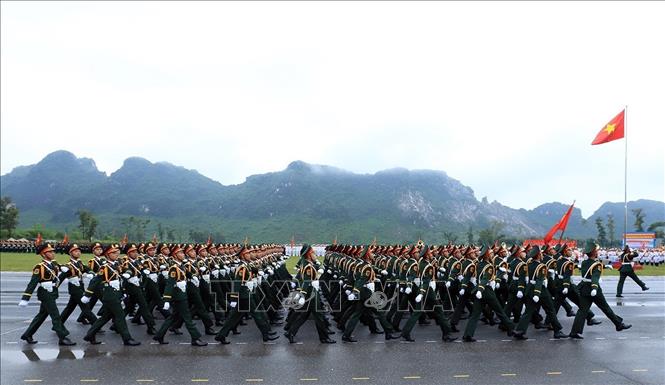 Các khối diễu binh, diễu hành sáng 16/8. Ảnh: Tuấn Anh - TTXVN