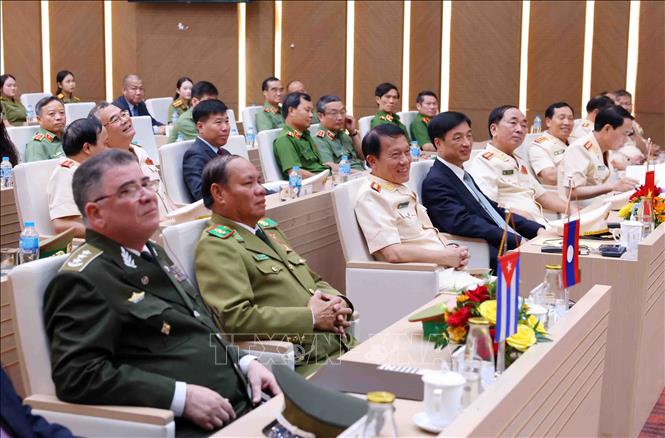 Các đại biểu lãnh đạo tham dự buổi lễ. Ảnh: Phạm Kiên - TTXVN