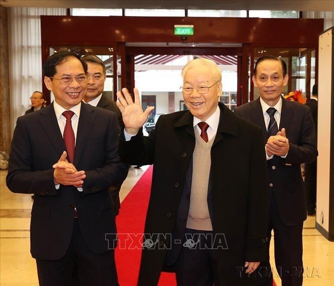 Tổng Bí thư Nguyễn Phú Trọng dự Hội nghị Ngoại giao lần thứ 32, với chủ đề: “Phát huy vai trò tiên phong, xây dựng nền ngoại giao toàn diện, hiện đại, vững mạnh, thực hiện thắng lợi Nghị quyết Đại hội lần thứ XIII của Đảng” theo hình thức trực tiếp kết hợp trực tuyến (Hà Nội, 19/12/2023). Ảnh: Trí Dũng – TTXVN