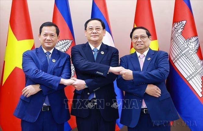 Giai đoạn từ năm 2011 tới nay, ngoại giao đã đóng góp đưa quan hệ đối ngoại của Việt Nam đi vào chiều sâu, hội nhập quốc tế toàn diện, thể hiện vai trò là thành viên có trách nhiệm trong cộng đồng quốc tế. Trong ảnh: Thủ tướng Phạm Minh Chính cùng Thủ tướng Lào Sonexay Siphandone và Thủ tướng Campuchia Hun Manet ăn sáng và làm việc trong chuyến tham dự Hội nghị Cấp cao ASEAN lần thứ 44, 45 và các Hội nghị cấp cao liên quan tại Vientiane (Lào), sáng 9/10/2024. Ảnh: Dương Giang-TTXVN