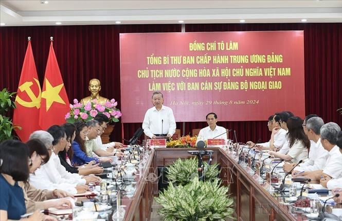Tổng Bí thư, Chủ tịch nước Tô Lâm làm việc với Ban cán sự Đảng Bộ Ngoại giao về triển khai đường lối đối ngoại Đại hội XIII của Đảng và phát triển ngành ngoại giao (Hà Nội, 29/8/2024). Ảnh: Trí Dũng – TTXVN