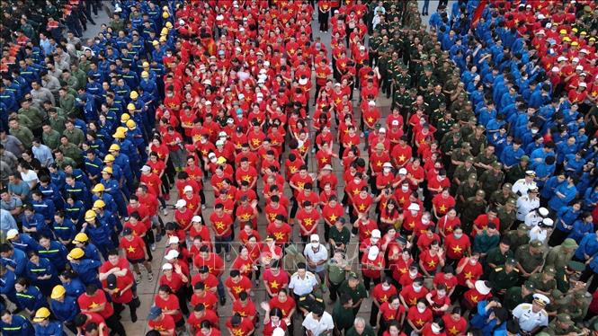 Nearly 30,000 people join in the walking programme in the northern coastal province of Quang Ninh. VNA Photo
