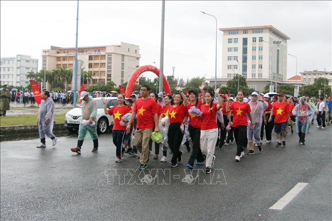People in the southernmost province of Ca Mau take part in the walking programme. VNA Photo