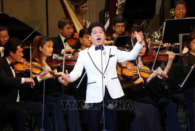 Một tiết mục nghệ thuật tại chương trình. Ảnh: Phạm Kiên - TTXVN