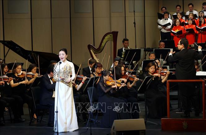 Một tiết mục nghệ thuật tại chương trình. Ảnh: Phạm Kiên - TTXVN