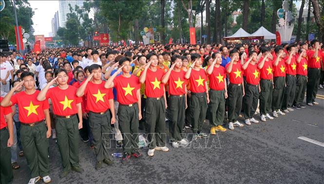 A flag salute ceremony in Ho Chi Minh City. VNA Photo