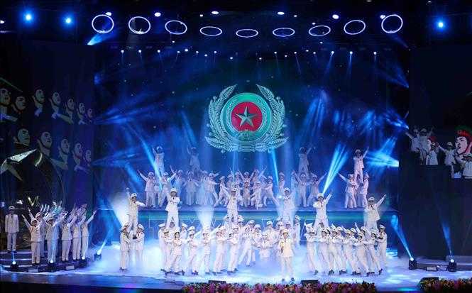 Chương trình biểu diễn nghệ thuật chào mừng buổi lễ. Ảnh: Phạm Kiên - TTXVN