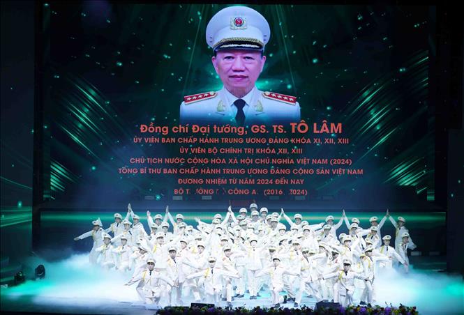 Chương trình biểu diễn nghệ thuật chào mừng buổi lễ. Ảnh: Phạm Kiên - TTXVN