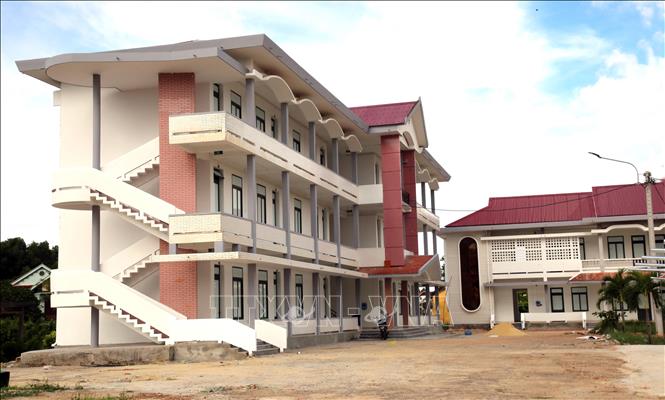 Dãy nhà G, trường Trung cấp Kinh tế Kỹ thuật trước đây là phòng học đã được chuyển công năng thành nhà ở. Ảnh: Nguyên Linh-TTXVN