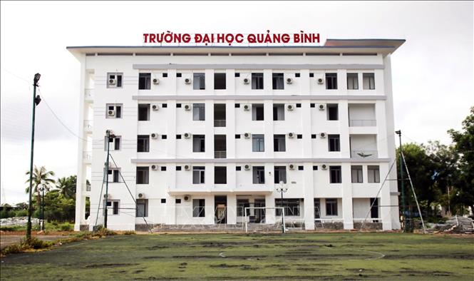 Khu giảng đường dãy nhà C, Trường Đại học Quảng Bình có 67 phòng (124 chỗ) chuẩn bị hoàn thành. Ảnh: Nguyên Linh-TTXVN